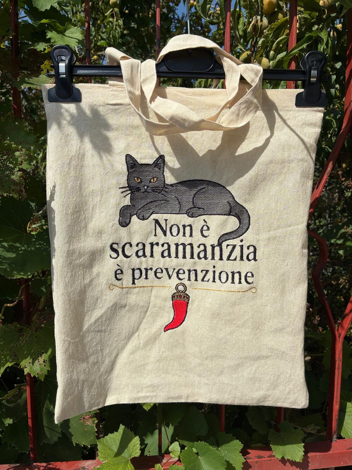 Tote bag con gatto e scritta ricamati